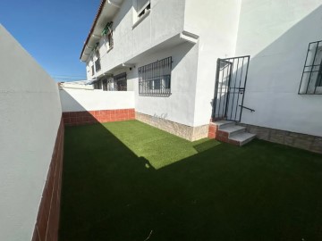 House 3 Bedrooms in Nambroca