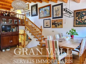 House 4 Bedrooms in Riu de Cerdanya