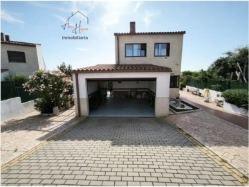 House 4 Bedrooms in Prado del Valle