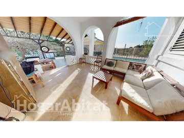 House 4 Bedrooms in Cañada