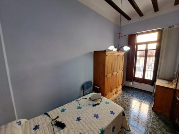 House 6 Bedrooms in Casc Urbà