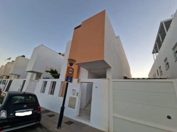 House 3 Bedrooms in Albolote