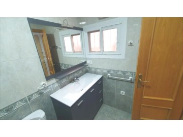 House 4 Bedrooms in Plaza de Toros - Avenida Chapí - Trinquete