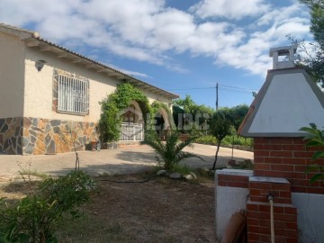 House 4 Bedrooms in Cedillo