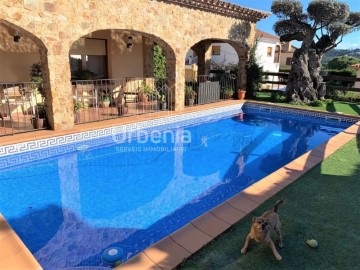 House 4 Bedrooms in Blanes Centre