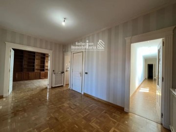 Apartment 6 Bedrooms in Salamanca Centro