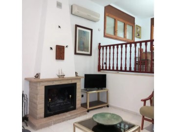 House 4 Bedrooms in La Berna