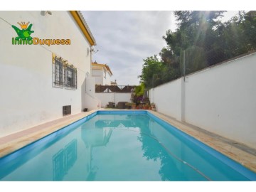 House 5 Bedrooms in Residencial Triana - Barrio Alto