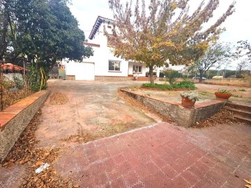 House 4 Bedrooms in Cardedeu