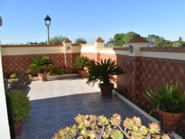 House 6 Bedrooms in Gines