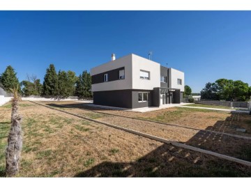 Casa o chalet 6 Habitaciones en Ciudalcampo