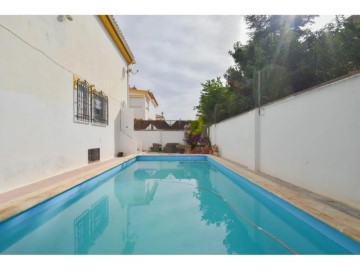 House 5 Bedrooms in Residencial Triana - Barrio Alto