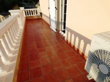 House 4 Bedrooms in La Balconada