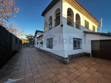 House 6 Bedrooms in Berga