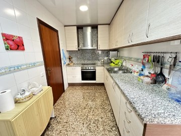 Apartment 4 Bedrooms in Centre