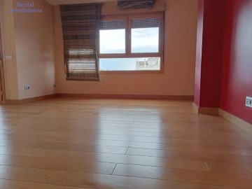 Apartment 4 Bedrooms in Logroño Centro