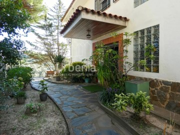 House 6 Bedrooms in Argentona Centro