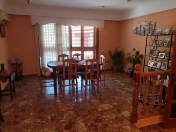 House 4 Bedrooms in Faura