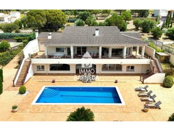 House 6 Bedrooms in Els Olivars