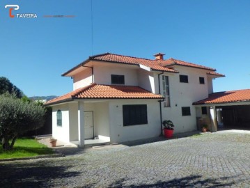 House 3 Bedrooms in São Paio