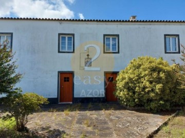 House 4 Bedrooms in Fajã de Baixo