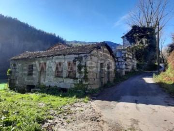 Quintas e casas rústicas em Freitas e Vila Cova