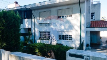 House 3 Bedrooms in São Mamede de Infesta e Senhora da Hora