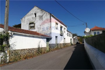 House 3 Bedrooms in Castanheira de Pêra e Coentral