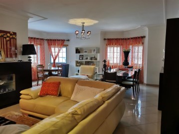 House 6 Bedrooms in Castelo Branco