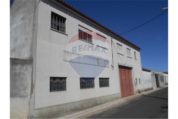 Industrial building / warehouse in Couço