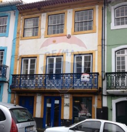 Moradia 10 Quartos em Angra (Sé)