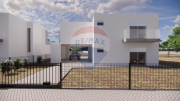 House 4 Bedrooms in Maiorga