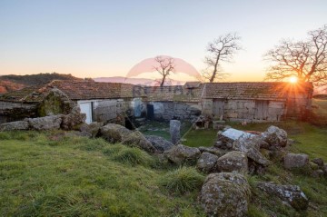 Quintas e casas rústicas em Soalhães