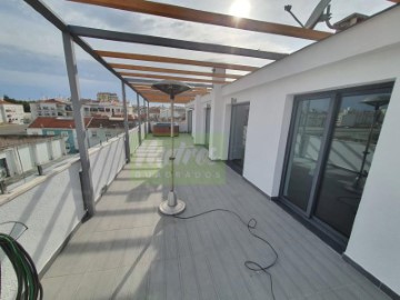 Apartment 4 Bedrooms in Almada, Cova da Piedade, Pragal e Cacilhas