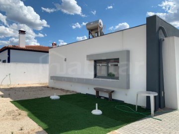 House 2 Bedrooms in Benfica do Ribatejo