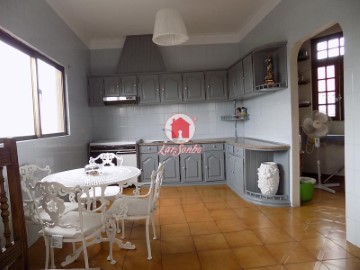 House 3 Bedrooms in Junqueira