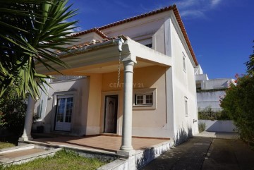 House 3 Bedrooms in Santa Maria, São Pedro e Sobral da Lagoa