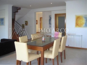 House 4 Bedrooms in Arco de Baúlhe e Vila Nune