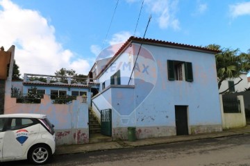 House 4 Bedrooms in Covoada
