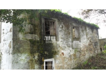 House 3 Bedrooms in Santa Marta de Portuzelo