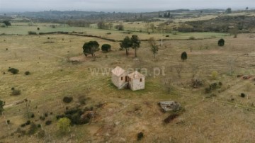 Quintas e casas rústicas em Vila Cortes da Serra