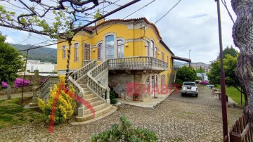 Quintas e casas rústicas 9 Quartos em Nogueira, Fraião e Lamaçães