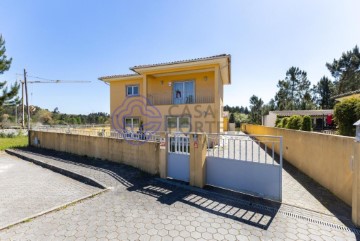 House 4 Bedrooms in Oiã