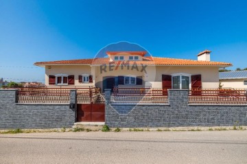 House 6 Bedrooms in Marrazes e Barosa