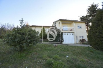 House 5 Bedrooms in Donai