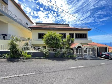 Maison 4 Chambres à Calheta