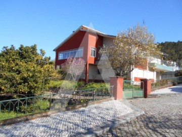 House 4 Bedrooms in Alvaiázere