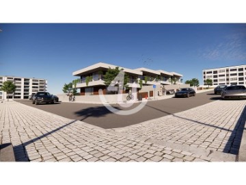 House 4 Bedrooms in Leiria, Pousos, Barreira e Cortes