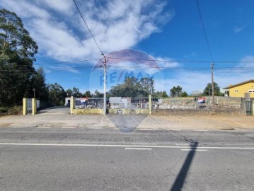 Armazém em Macieira da Lixa e Caramos