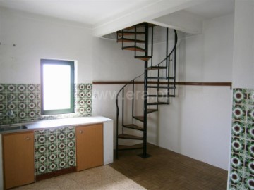 House 3 Bedrooms in Castelo Branco